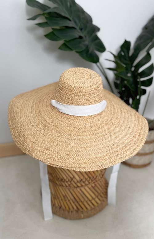 RAFFIA BRAIDED HAT WITH RIBBON