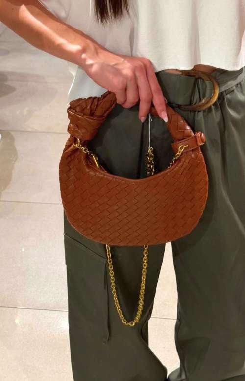 WOVEN BAG WITH KNOT HANDLE