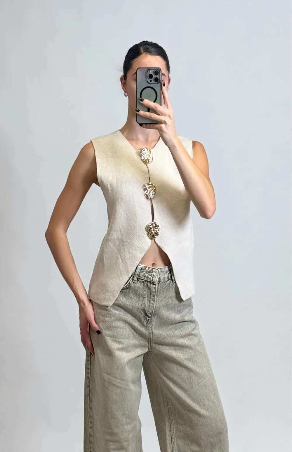 KNITTED VEST WITH GOLD BUTTONS