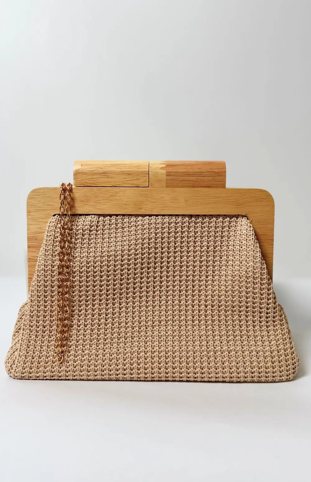 CLUTCH WITH WOODEN HANDLE