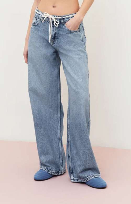 HIGH WAISTED JEANS