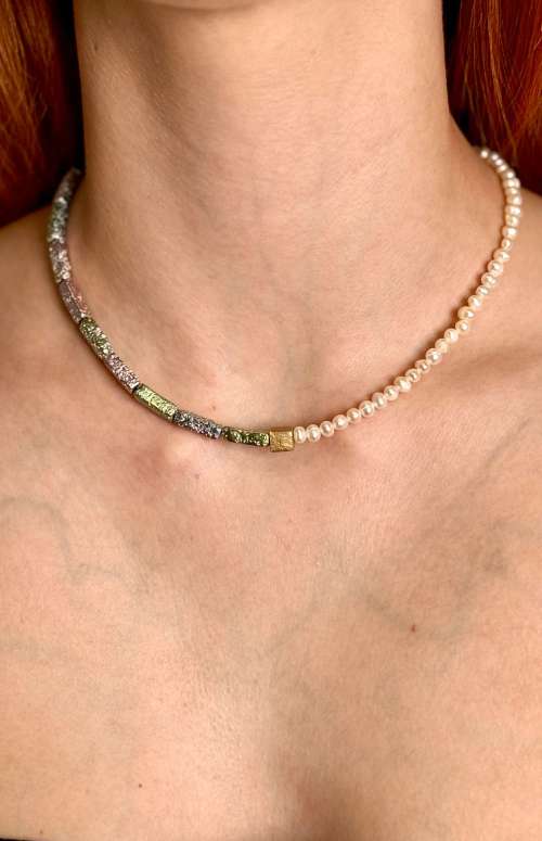 FRESH WATER PEARL NECKLACE WITH IRIDESCENT PETROL BEADS