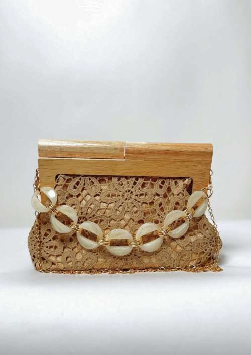 CLUTCH WITH WOODEN HANDLE