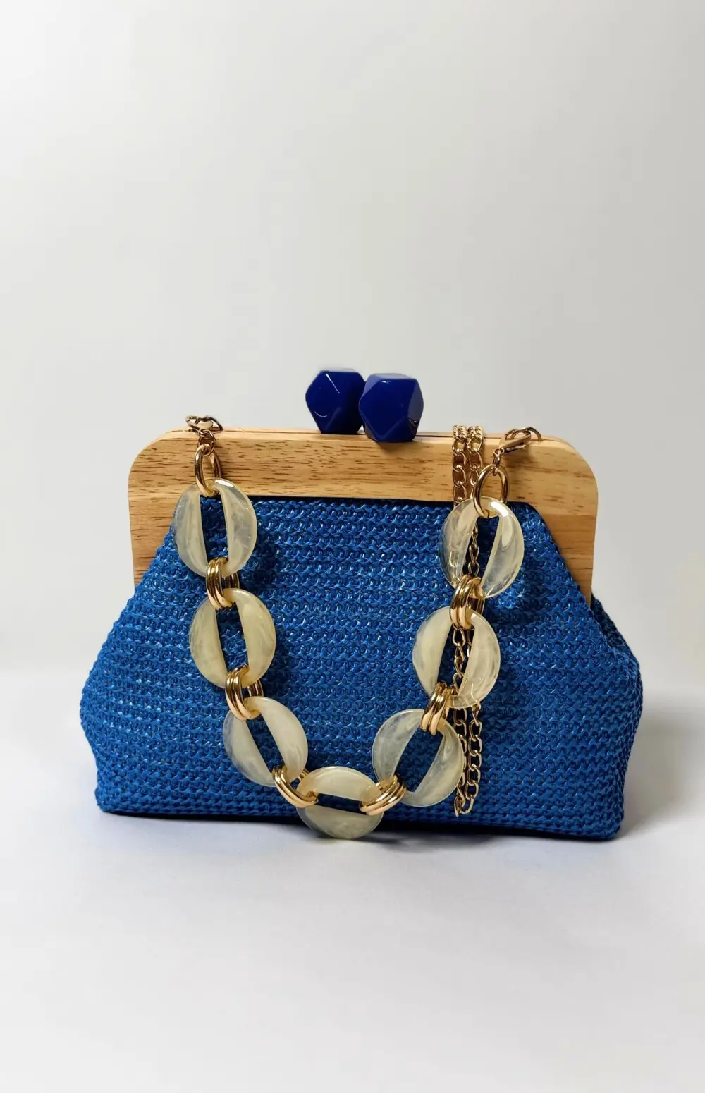 CLUTCH WITH WOODEN HANDLE | ELECTRIC BLUE