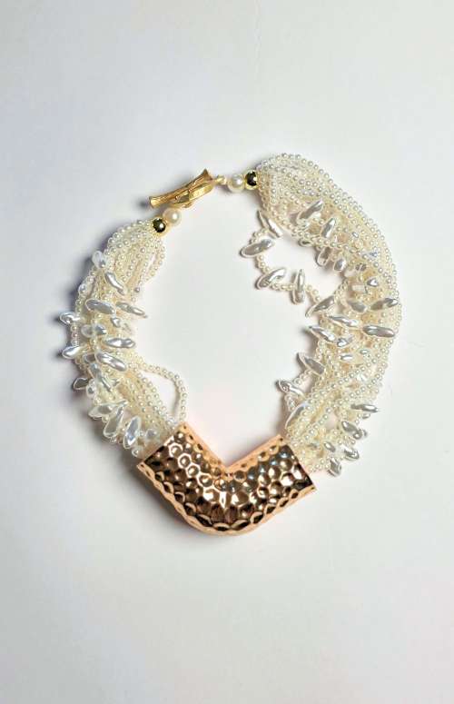 MULTI-STRAND PEARL NECKLACE WITH HAMMERED GOLD PIECE