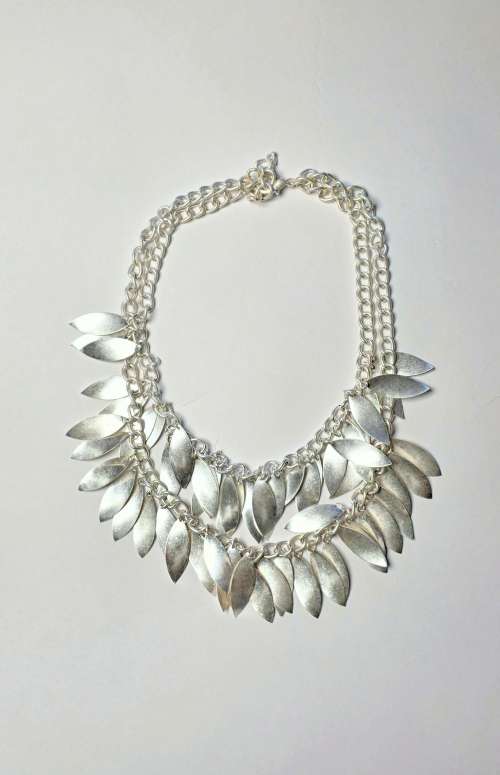MULTI-STRAND LEAF STATEMENT NECKLACE