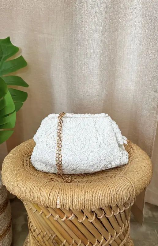 CROCHET LOOK SMALL CLUTCH
