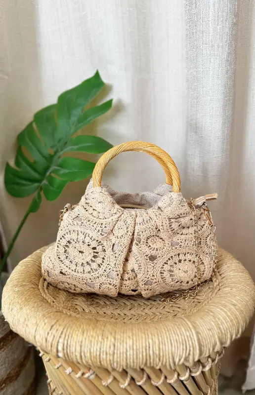 CROCHET HANDBAG WITH WOODEN HANDLE