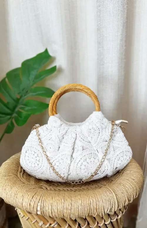 CROCHET HANDBAG WITH WOODEN HANDLE