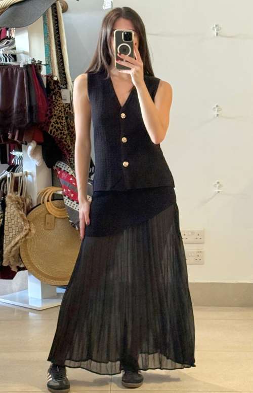 CO-ORD KNITTED | VEST & ASYMMETRIC DESIGN PLEATED SKIRT