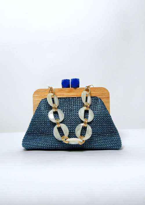 CLUTCH WITH WOODEN HANDLE