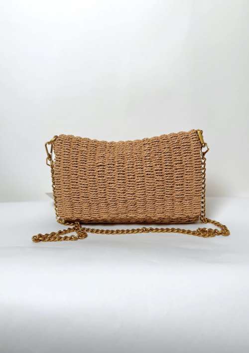 STRAW CLUTCH BAG WITH METALLIC CHAIN