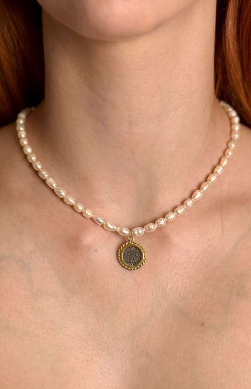 FRESH WATER PEARL NECKLACE WITH DECORATED PHAISTOS DISC