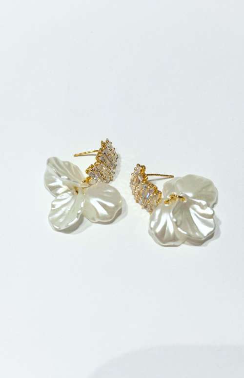 FLOWER-SHELL EARRINGS