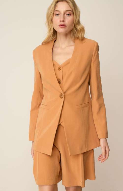 JACKET WITH BUTTON