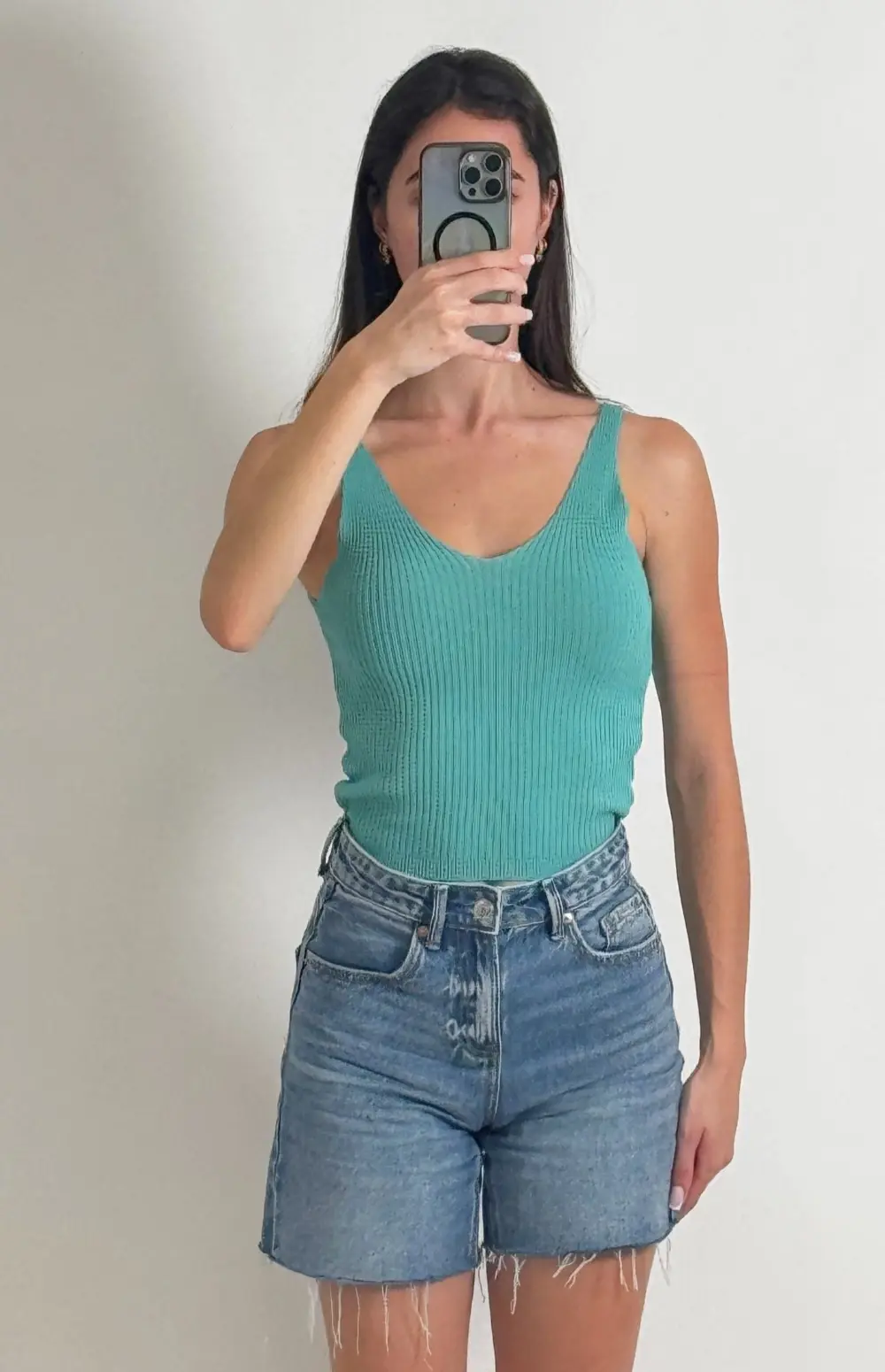 KNITTED V-NECK TANK TOP