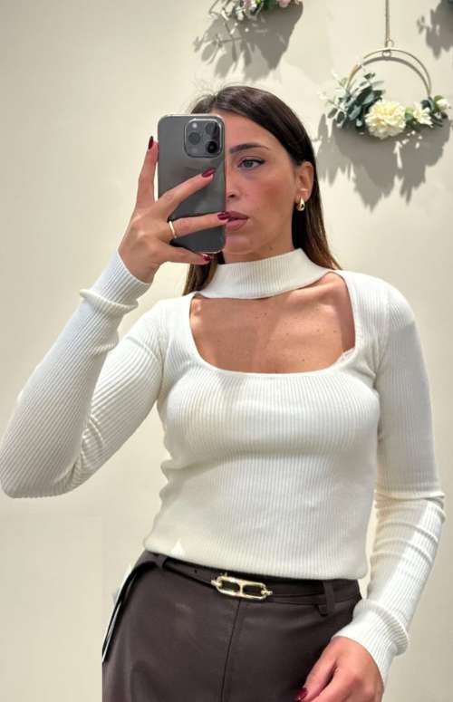 RIBBED KNIT LONG SLEEVE TOP WITH CUT OUT