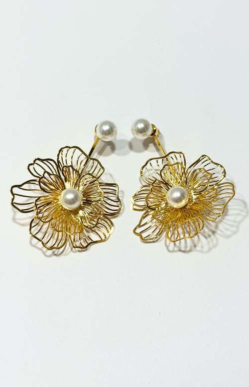 FLOWER EARRINGS WITH PEARL