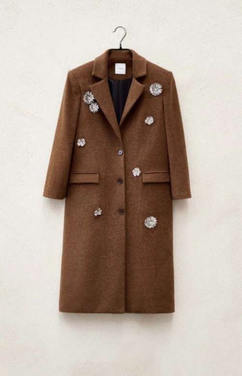 COAT WITH REMOVABLE FLOWERS