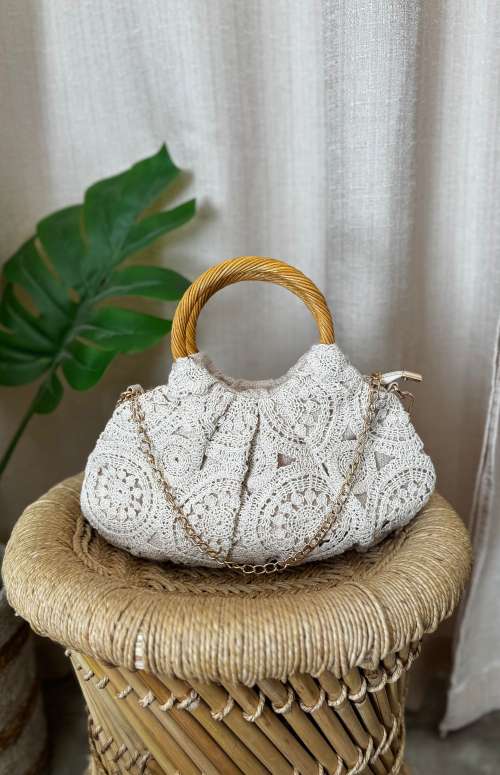 CROCHET HANDBAG WITH WOODEN HANDLE