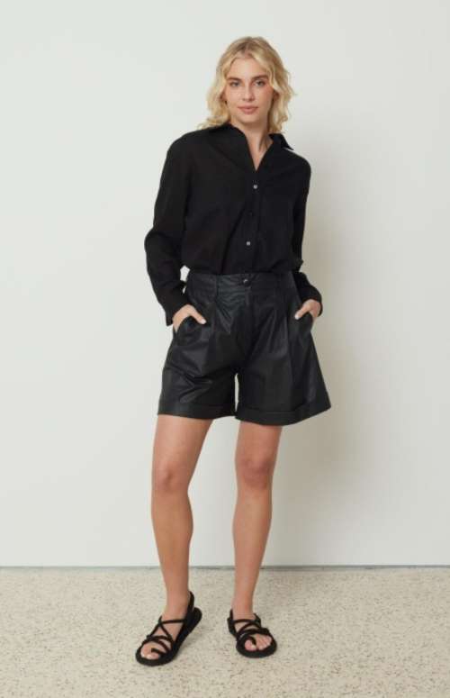 WAXED LINEN SHORTS | BLACK