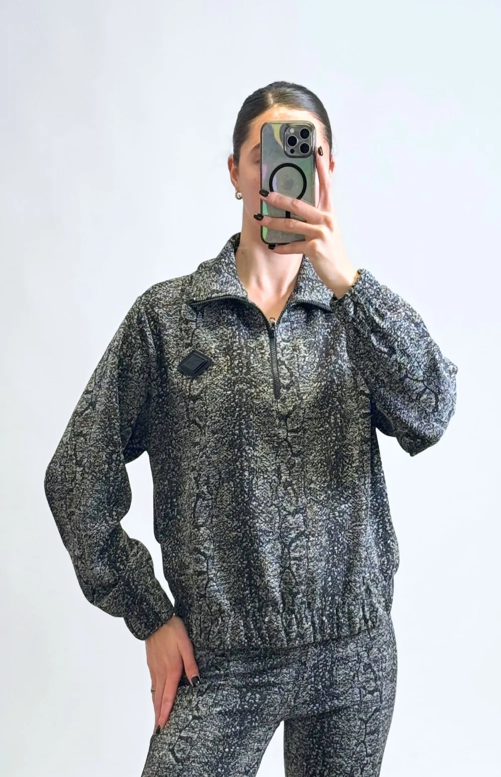 LONG SLEEVE SWEATSHIRT
