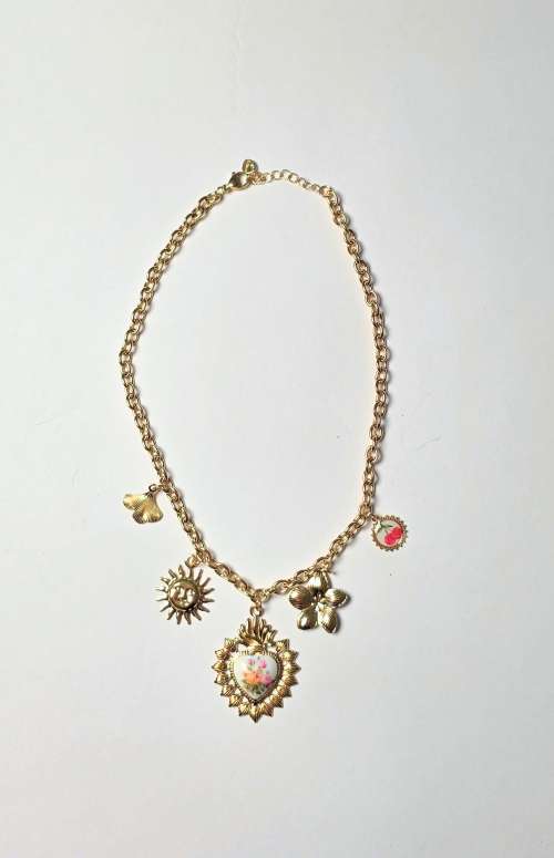 CHARM NECKLACE WITH FLORAL HEART