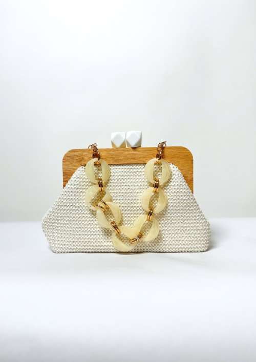 CLUTCH WITH WOODEN HANDLE