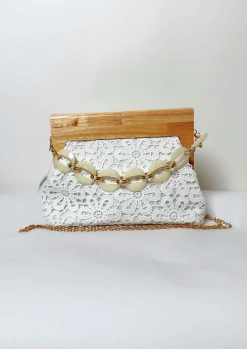 CLUTCH WITH WOODEN HANDLE