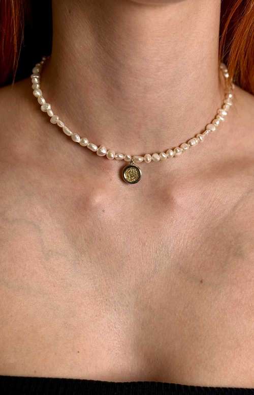FRESH WATER PEARL NECKLACE WITH SMALL PHAISTOS DISC