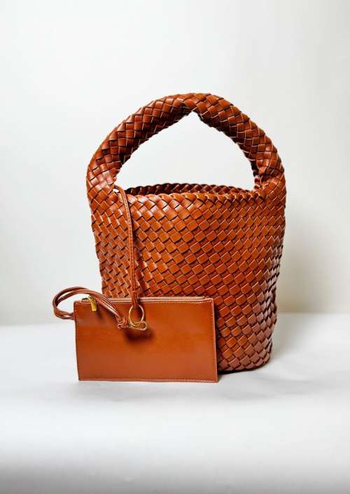 WOVEN TOTE HANDBAG WITH INNER BAG