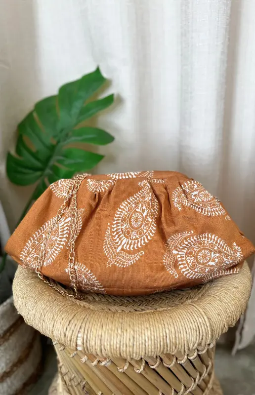 POUCH CLUTCH BAG
