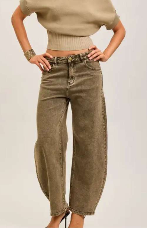 BALLOON JEANS WITH STUDS