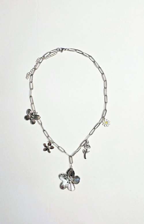 PAPERCLIP CHAIN NECKLACE WITH FLORAL CHARMS