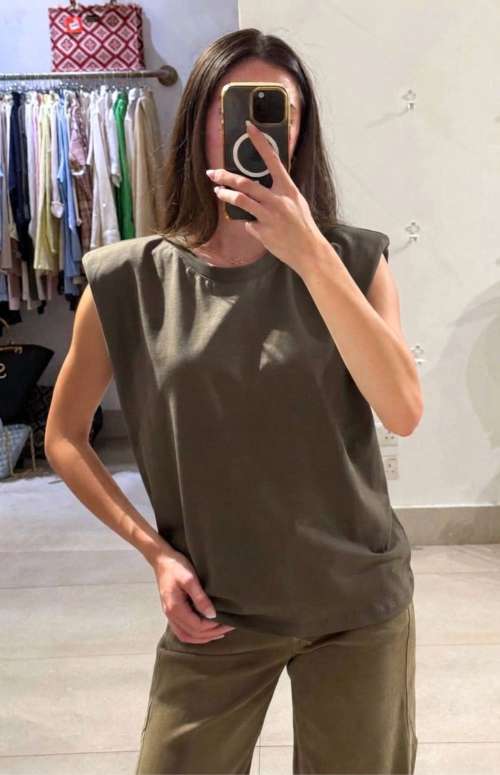 SLEEVLESS TOP WITH SHOULDER PADS