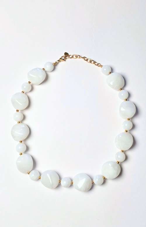 WHITE MARBLE-EFFECT CHUNKY BEADED NECKLACE