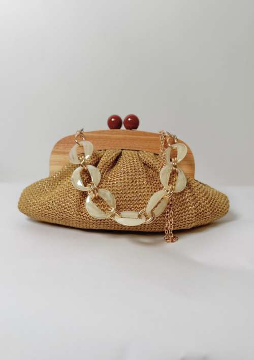 CLUTCH WITH WOODEN HANDLE