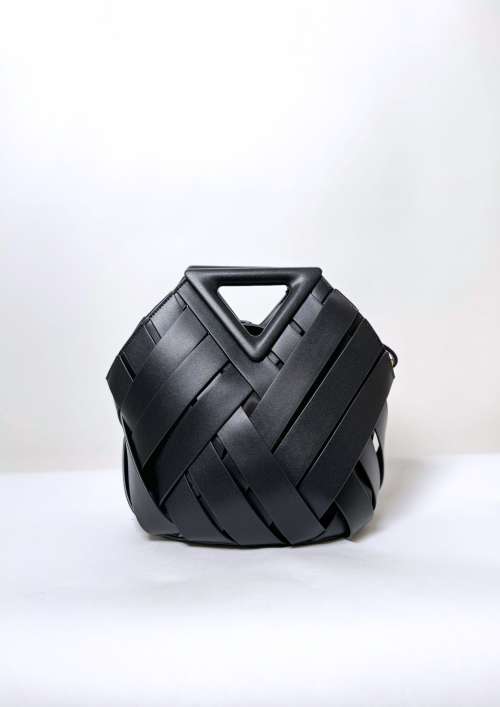 LEATHER BUCKET TOTE BAG