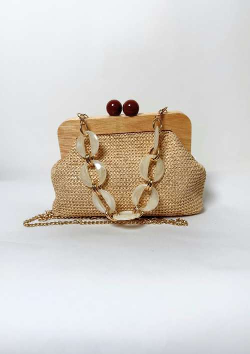 CLUTCH WITH WOODEN HANDLE