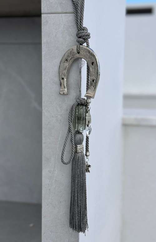 HORSE SHOE DOOR CHARM