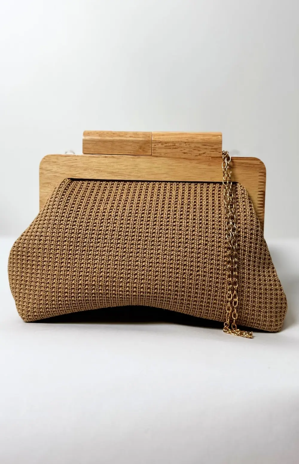 CLUTCH WITH WOODEN HANDLE | DARK BEIGE
