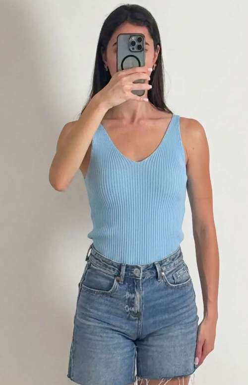 KNITTED V-NECK TANK TOP