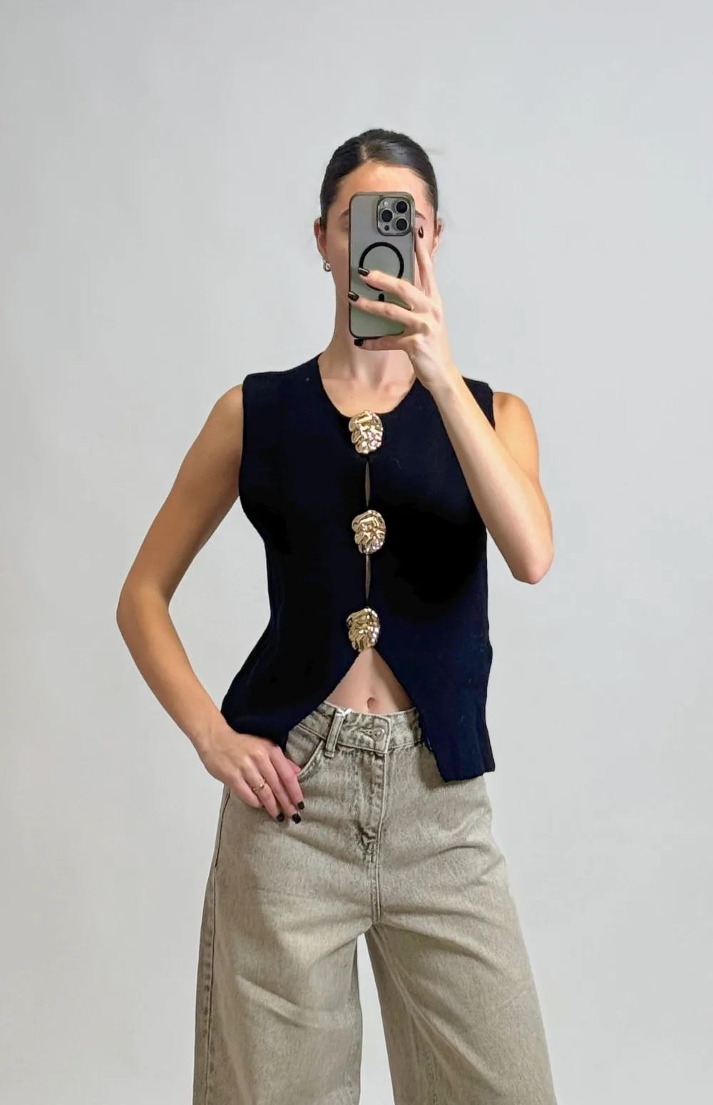KNITTED VEST WITH GOLD BUTTONS