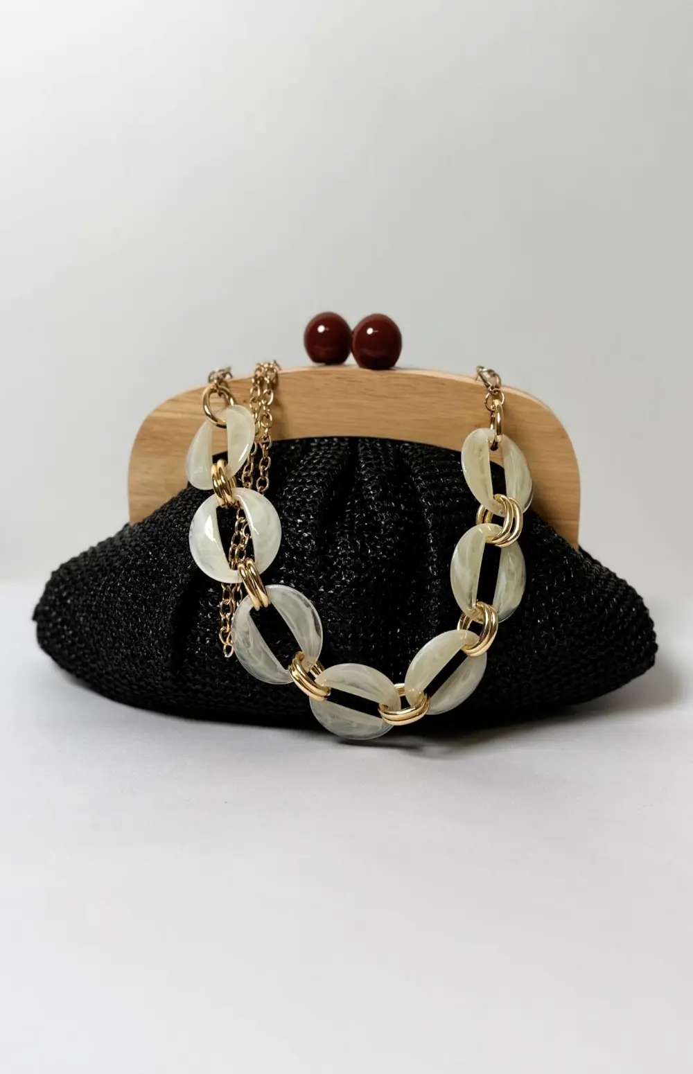 CLUTCH WITH WOODEN HANDLE