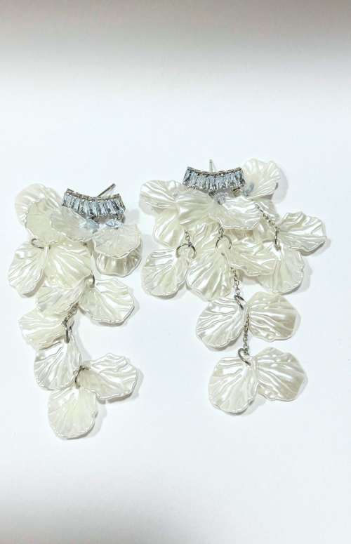 SHELL TASSLE EARRINGS