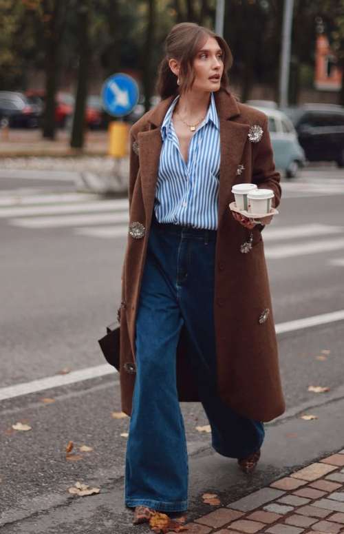 COAT WITH REMOVABLE FLOWERS