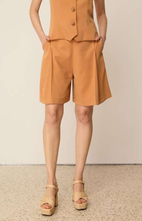 BERMUDA SHORTS WITH PLEATS