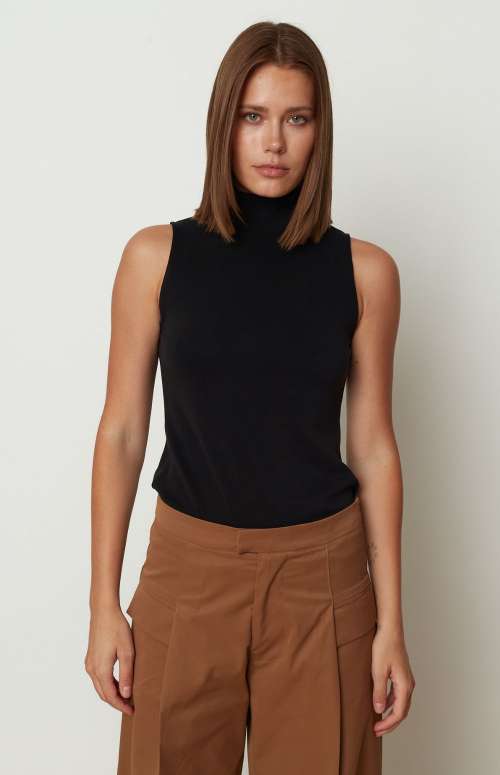 SLEEVELESS TURTLENECK