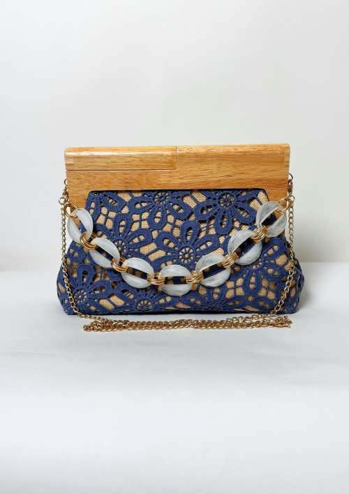 CLUTCH WITH WOODEN HANDLE