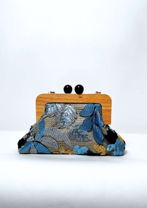 CLUTCH WITH WOODEN HANDLE